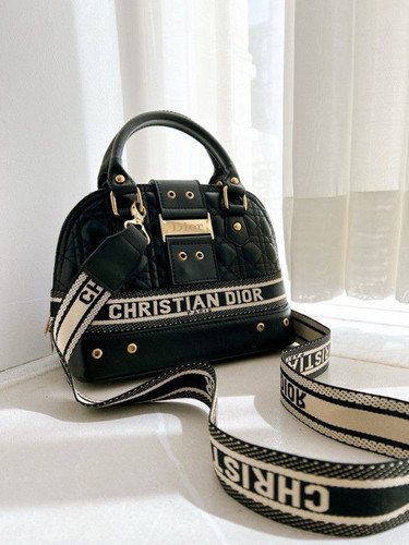 کیف دستی و دوشی زنانه مشکی با بند پهن و طراحی لوکس عالی