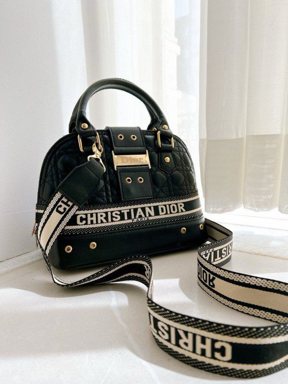 کیف دستی و دوشی زنانه مشکی با بند پهن و طراحی لوکس عالی